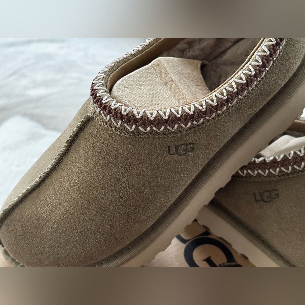 NWT Women’s Ugg Tasman Slippers